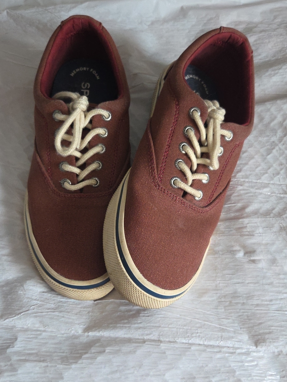 Sperry Men's Low-Top Canvas Sneakers in Rust with Cream Accents